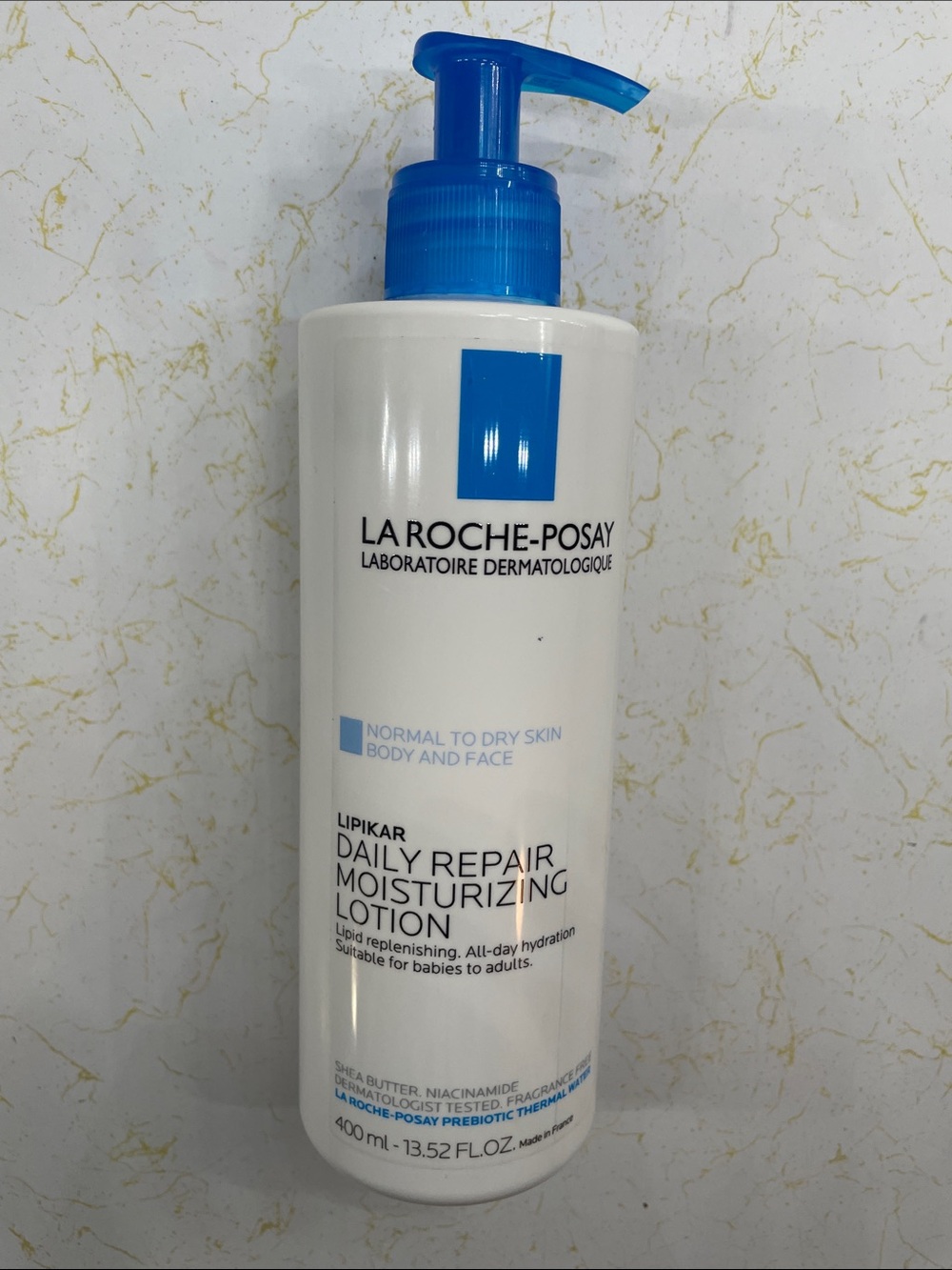 La Roche-Posay Lipikar Daily Repair Moisturizing Lotion — Blue and White